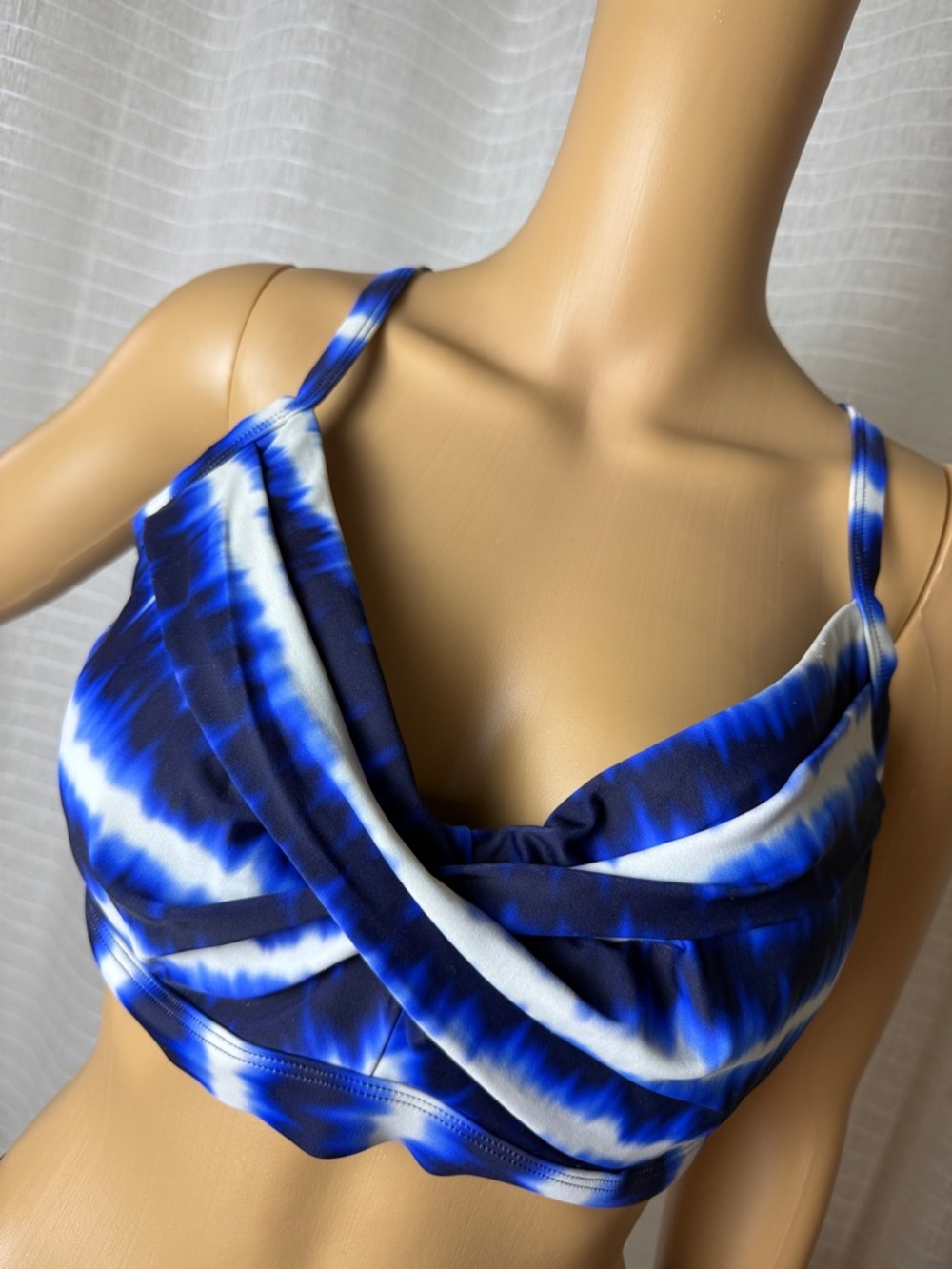 Athleta Blue and White Tie-Dye Bikini Set, Top 38DDD, Bottom Large - Picture 3 of 13